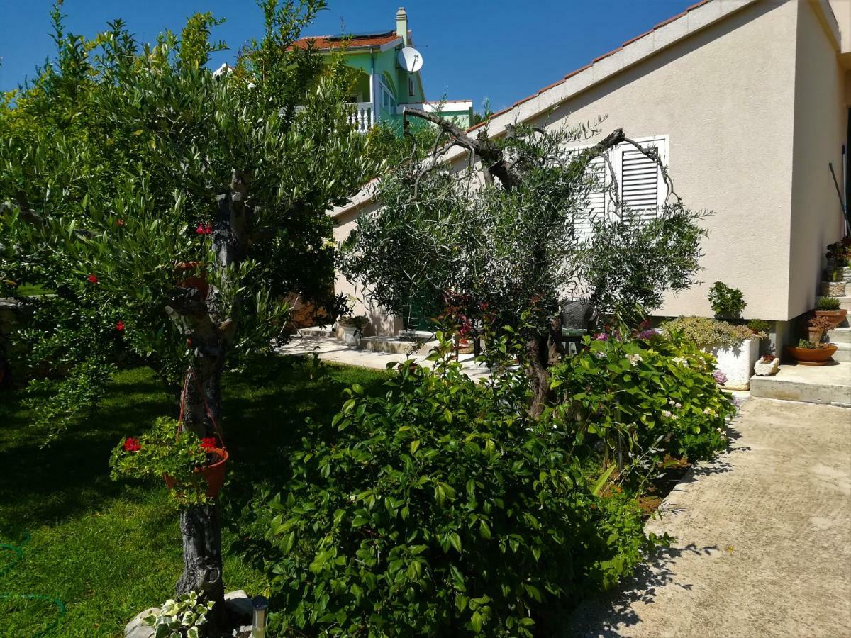 Olive Grove Appartement Vodice Buitenkant foto